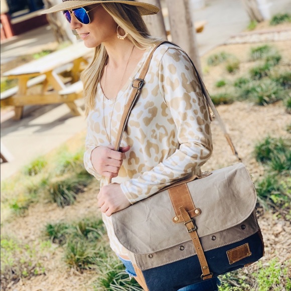 FLAPOVER MESSENGER BAG - Picture 5 of 9